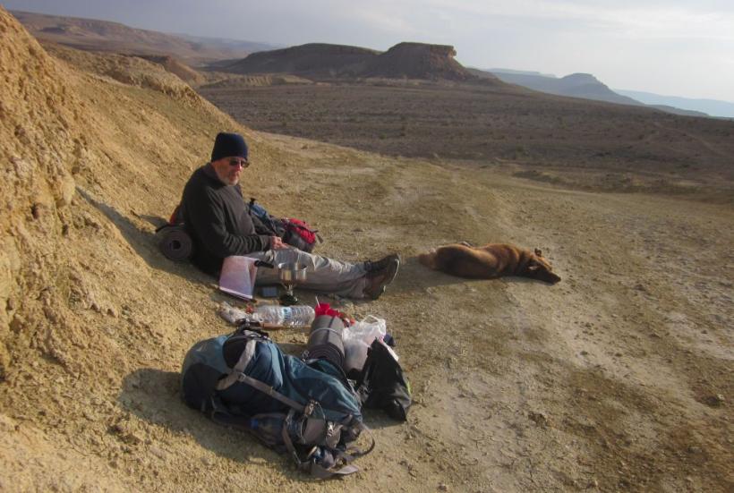 Don making breakfast on the edge of the Ramon Crater (with Taffy)