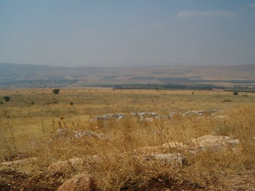 Plateau on the west side of the Arbel cliffs