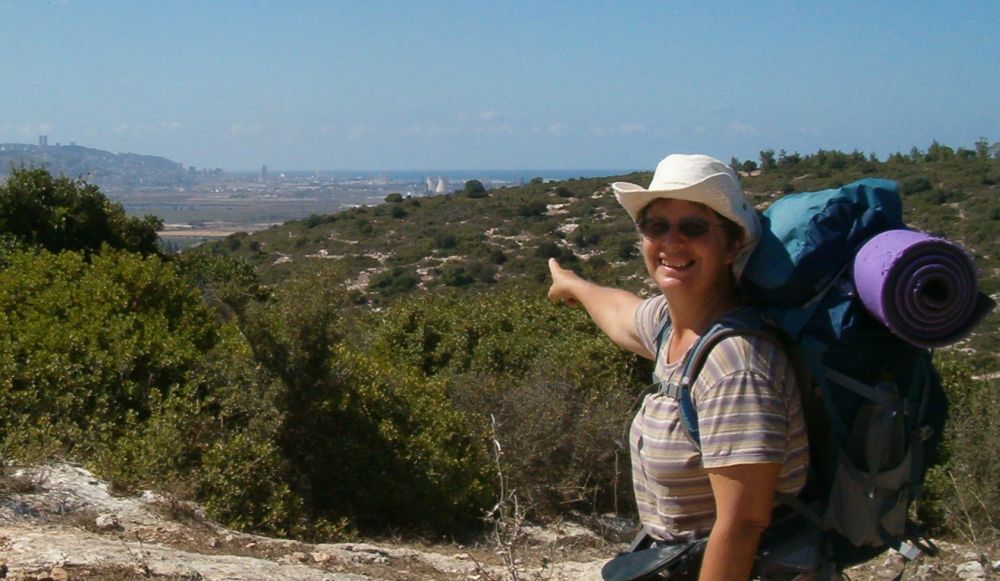 Diana pointing at the first sight of the Mediterranean Sea.