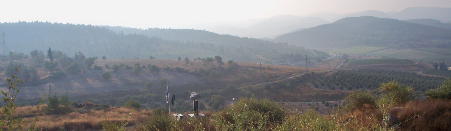 memorial pointing towards Jerusalem